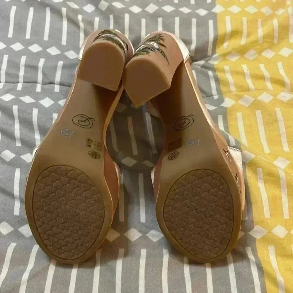 Chinese Laundry Platforms